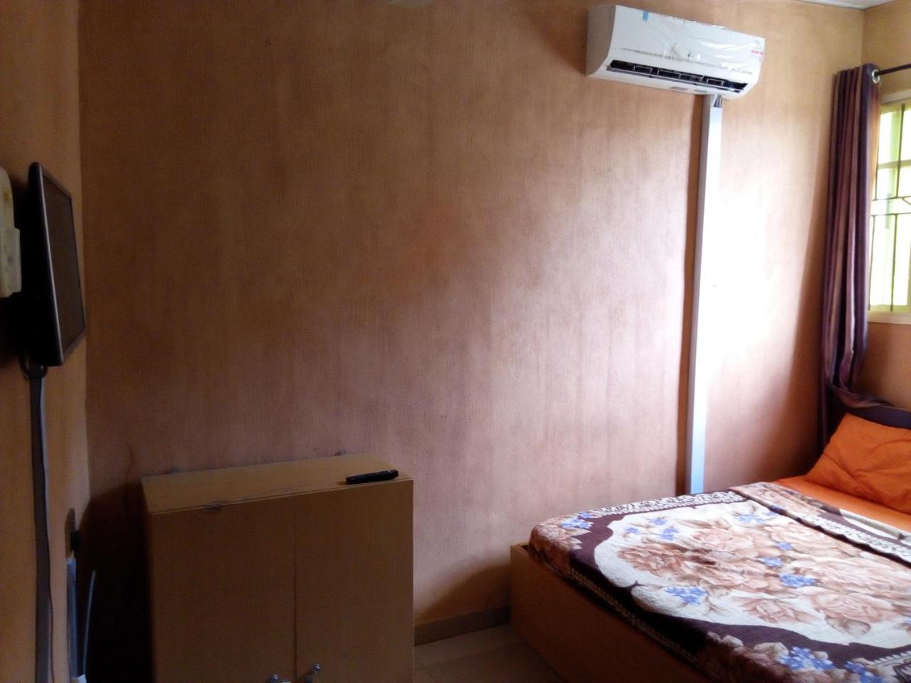 Gen-Preston Hotel And Suites Papalanto Dış mekan fotoğraf