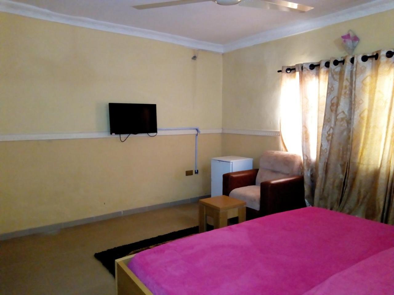 Gen-Preston Hotel And Suites Papalanto Dış mekan fotoğraf