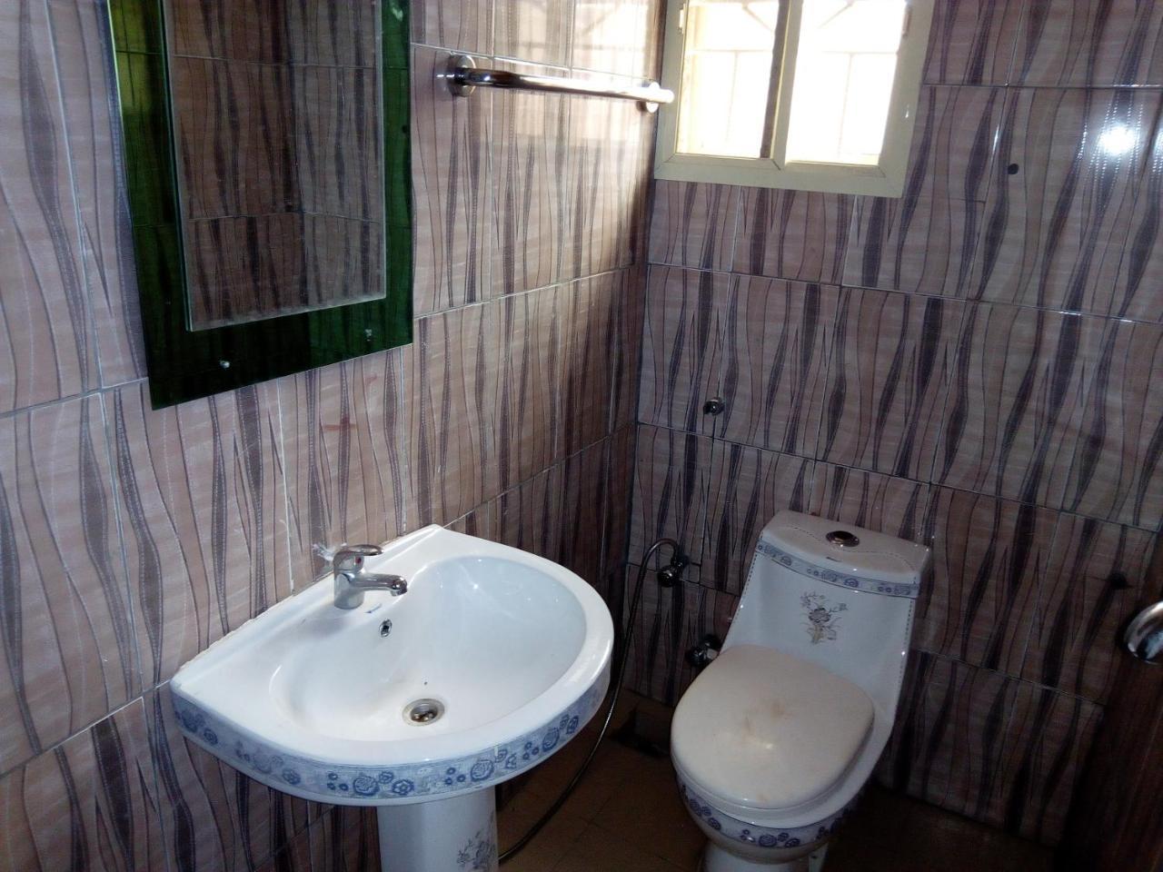 Gen-Preston Hotel And Suites Papalanto Dış mekan fotoğraf
