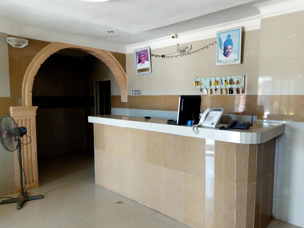 Gen-Preston Hotel And Suites Papalanto Dış mekan fotoğraf