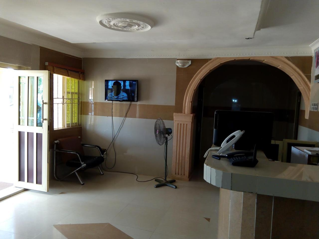 Gen-Preston Hotel And Suites Papalanto Dış mekan fotoğraf