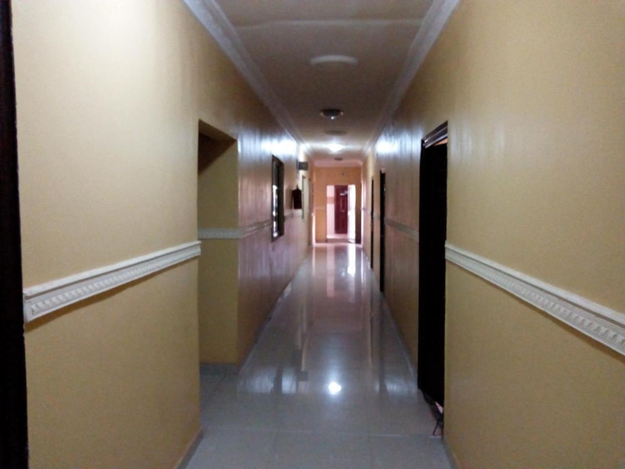 Gen-Preston Hotel And Suites Papalanto Dış mekan fotoğraf
